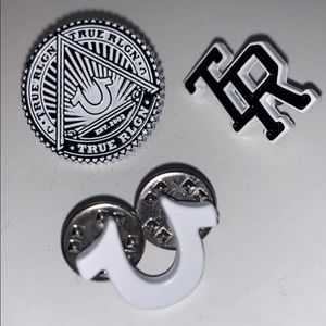 True religion pin set